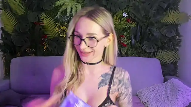 Horny Blond online show from 14, 2, 2026