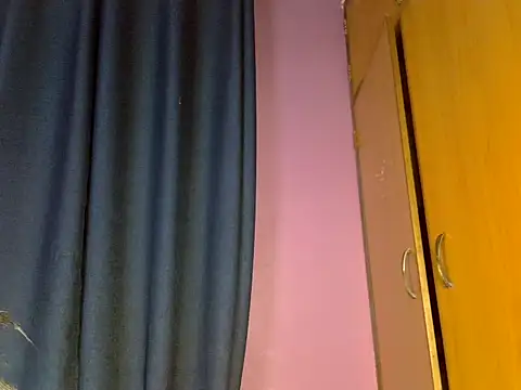 Queen petite  online show from 23, 11, 2025