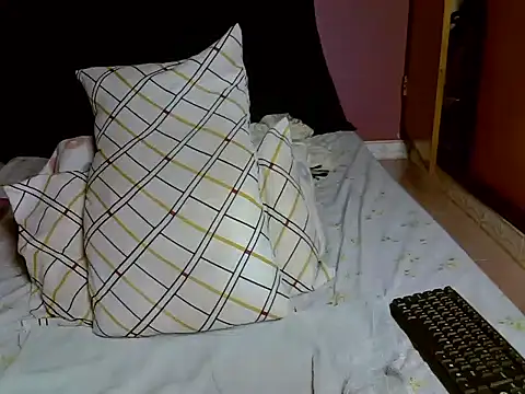 Queen petite  online show from 12, 2, 2026