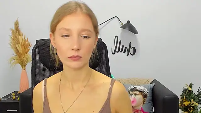 Snapshot of LolaWilsons chatting on 9, 1, 2025 LolaWilsons online show from 9, 1, 2025