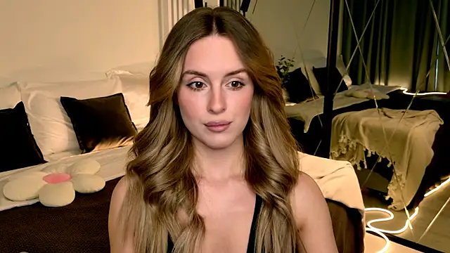 RozzitaBedberry online show from 5, 4, 2026