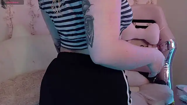 Haelycute online show from 11, 4, 2026