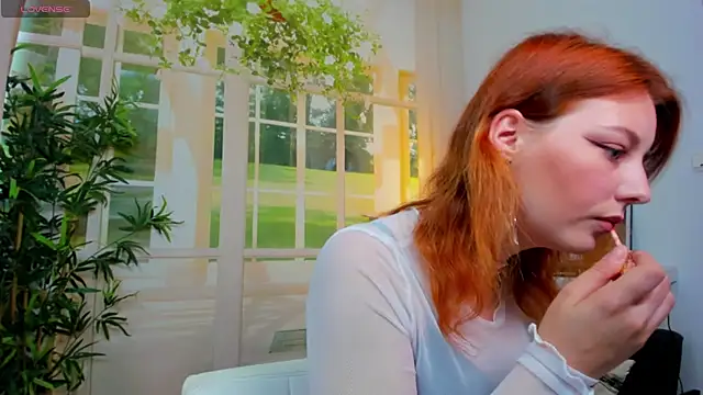 pretty little thing online show from 5, 10, 2025