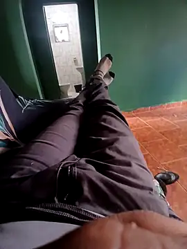 Snapshot of morenogts69 chatting on 21, 9, 2025 morenogts69 online show from 21, 9, 2025