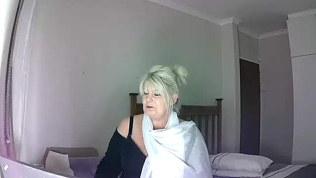 Snapshot of Miahotmilf chatting on 29, 12, 2024 Miahotmilf online show from 29, 12, 2024