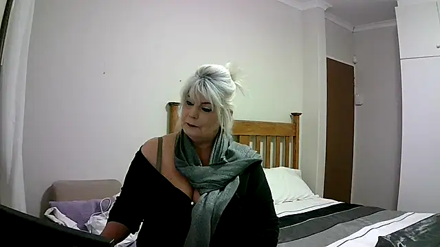 Snapshot of Miahotmilf chatting on 31, 12, 2024 Miahotmilf online show from 31, 12, 2024