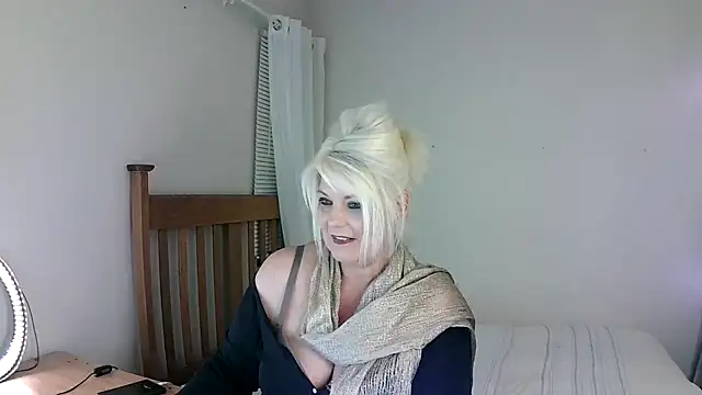 Snapshot of Miahotmilf chatting on 16, 2, 2025 Miahotmilf online show from 16, 2, 2025