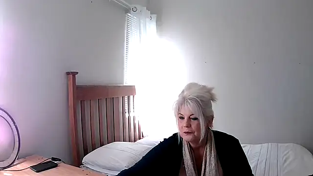 Snapshot of Miahotmilf chatting on 23, 2, 2025 Miahotmilf online show from 23, 2, 2025