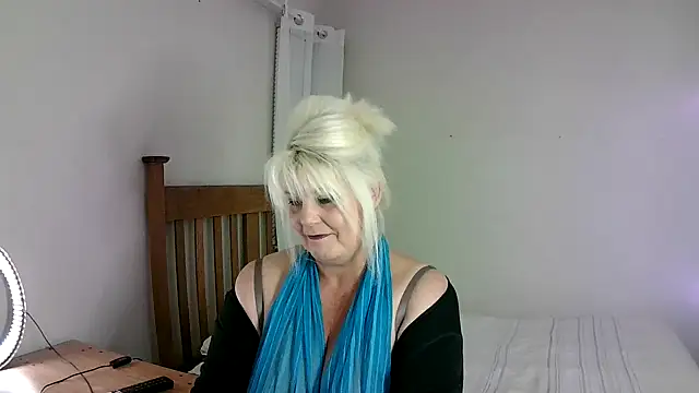 Snapshot of Miahotmilf chatting on 15, 3, 2025 Miahotmilf online show from 15, 3, 2025