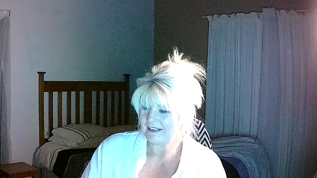 Snapshot of Miahotmilf chatting on 7, 11, 2025 Miahotmilf online show from 7, 11, 2025