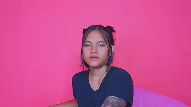 Snapshot of Natsu__ chatting on 11, 12, 2024 Natsu online show from 11, 12, 2024