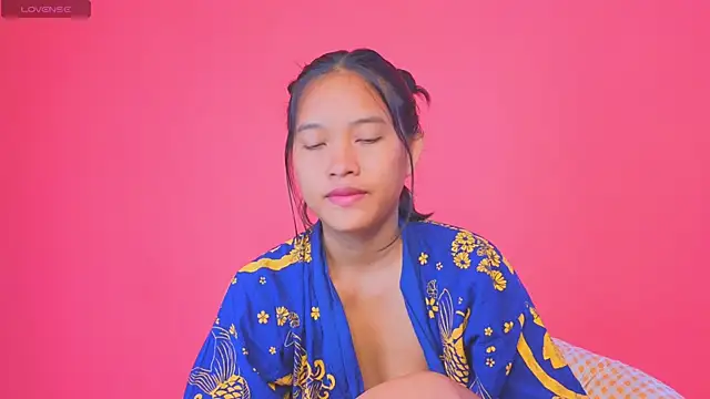 Snapshot of Natsu__ chatting on 3, 1, 2025 Natsu online show from 3, 1, 2025