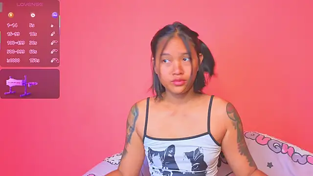 Snapshot of Natsu__ chatting on 1, 2, 2025 Natsu online show from 1, 2, 2025