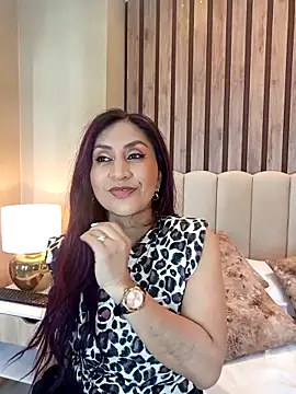 MonicaMoret online show from 17, 2, 2025