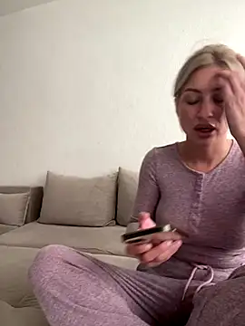 belle98 online show from 10, 9, 2025