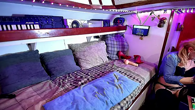 Honeykiss23 online show from 16, 1, 2025