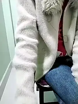 Snapshot of Luxcute286 chatting on 18, 2, 2025 Luxcute286 online show from 18, 2, 2025