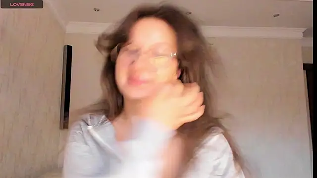 Lilith lutherlow online show from 25, 1, 2025