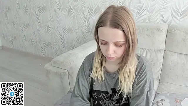 Alice Halle online show from 3, 6, 2026