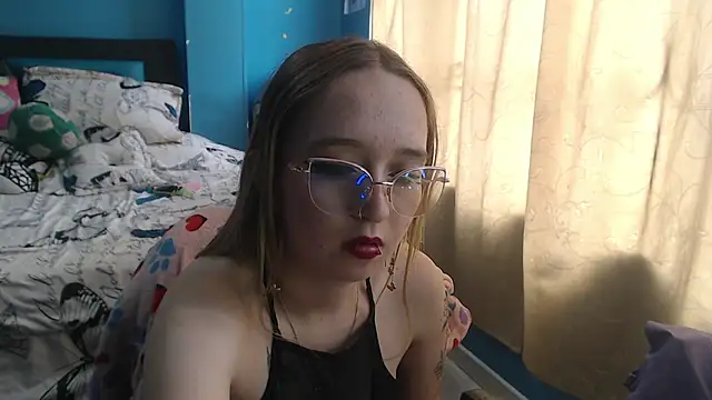 Liaroberts1 online show from 19, 2, 2025