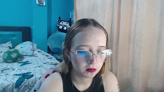 Liaroberts1 online show from 13, 3, 2025