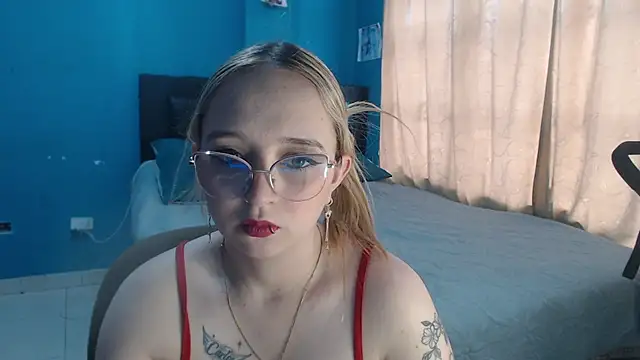 Liaroberts1 online show from 28, 10, 2025