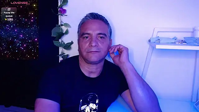 Snapshot of golden_punisher chatting on 15, 1, 2025 golden punisher online show from 15, 1, 2025