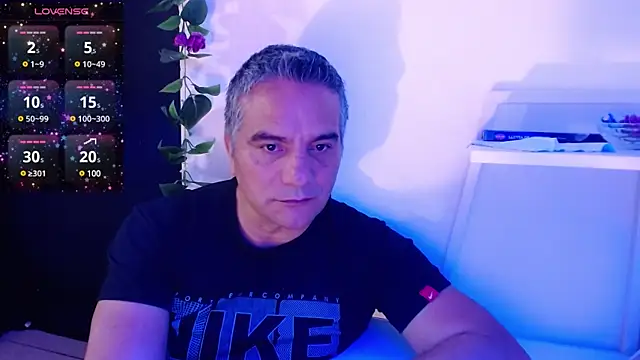 Snapshot of golden_punisher chatting on 28, 1, 2025 golden punisher online show from 28, 1, 2025