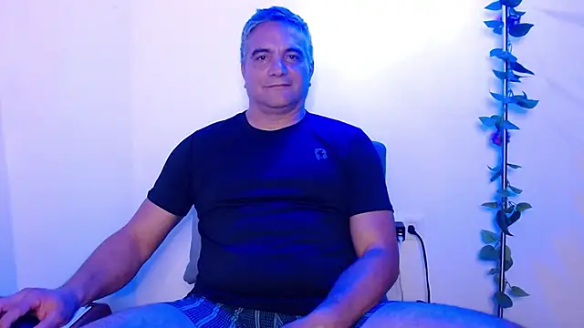 Snapshot of golden_punisher chatting on 17, 3, 2025 golden punisher online show from 17, 3, 2025