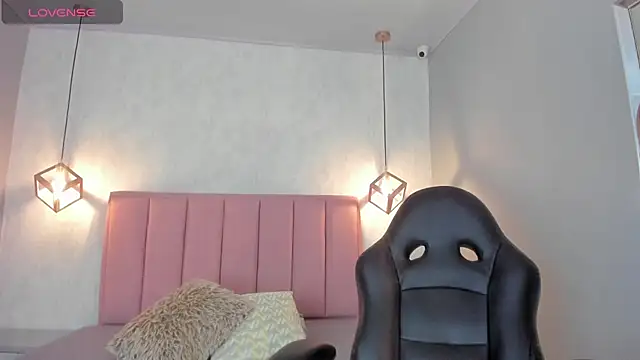 SUNNYCYRUS online show from 8, 11, 2025