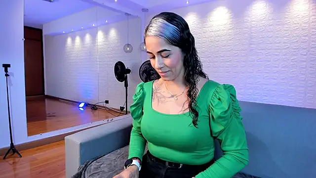 violet scott online show from 30, 1, 2025