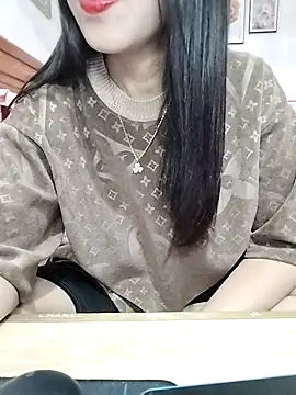 Snapshot of cream1299 chatting on 23, 10, 2025 cream1299 online show from 23, 10, 2025