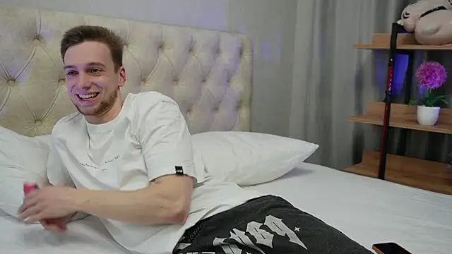  Eva Lee online show from 21, 2, 2025