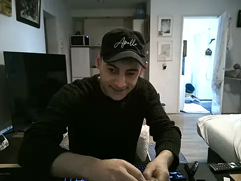 mihaimichael online show from 6, 4, 2026