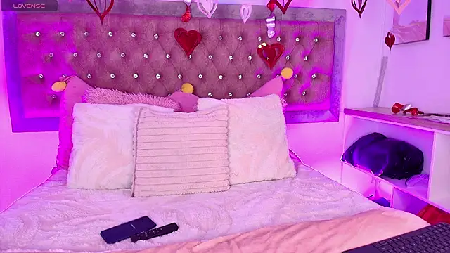 Tayzon Foxxx online show from 13, 2, 2026