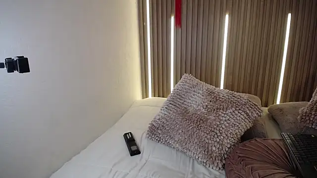 Tayzon Foxxx online show from 12, 3, 2026