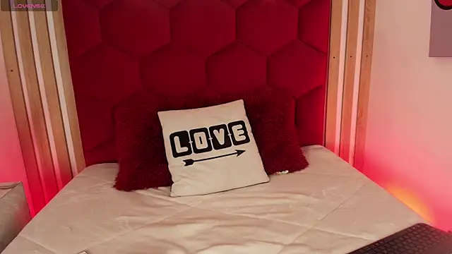 Tayzon Foxxx online show from 5, 7, 2026
