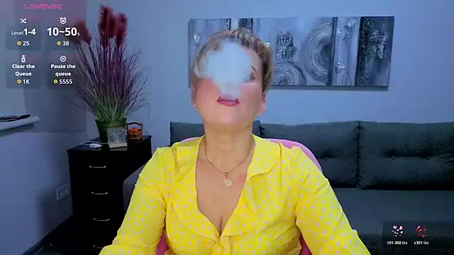 Julia Wilsone online show from 26, 11, 2025