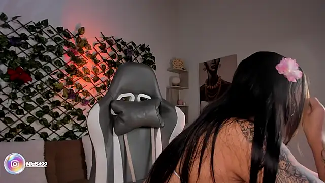 Snapshot of melody_cute10 chatting on 4, 3, 2025 melody cute10 online show from 4, 3, 2025