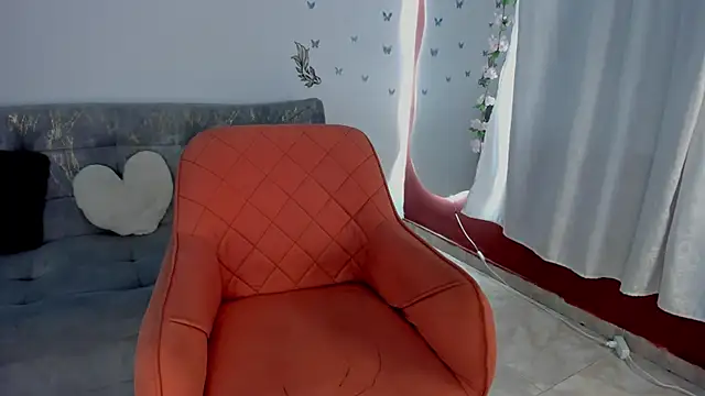 Snapshot of melody_cute10 chatting on 13, 10, 2025 melody cute10 online show from 13, 10, 2025