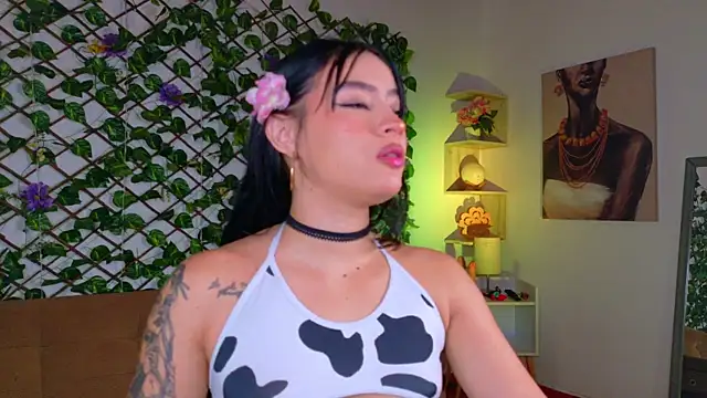 Snapshot of melody_cute10 chatting on 2, 4, 2026 melody cute10 online show from 2, 4, 2026