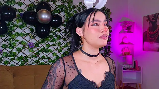 Snapshot of melody_cute10 chatting on 5, 4, 2026 melody cute10 online show from 5, 4, 2026