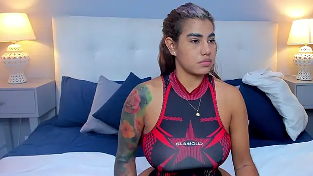 SaraaJhonsonn online show from 7, 10, 2025