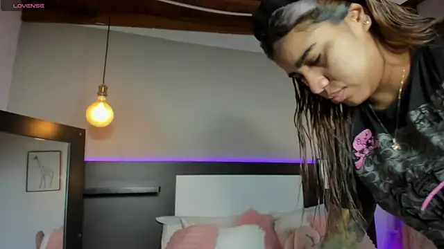 SaraaJhonsonn online show from 21, 3, 2026