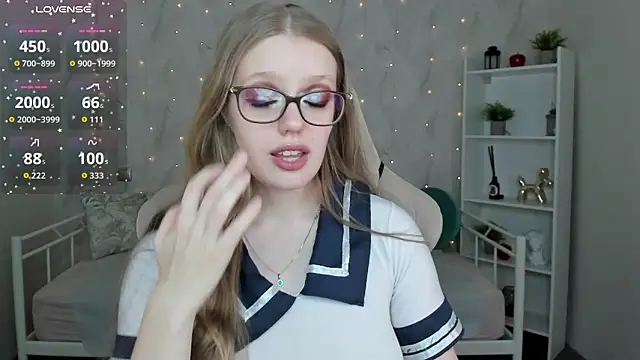 Snapshot of Polly__Cutie chatting on 5, 11, 2025 Polly Cutie online show from 5, 11, 2025