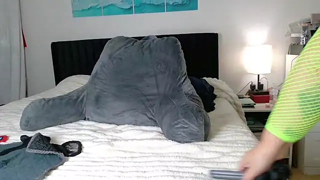 SpikedBella online show from 28, 2, 2025