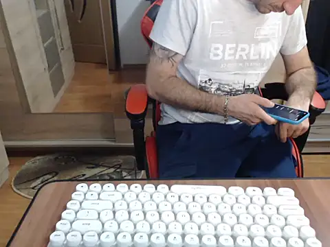 uncutguy01 online show from 22, 10, 2025