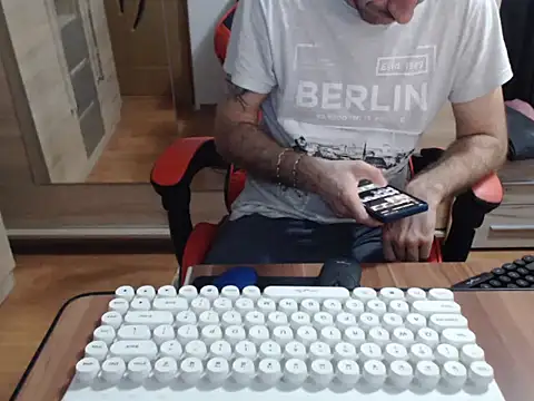 uncutguy01 online show from 23, 10, 2025