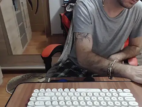 uncutguy01 online show from 31, 10, 2025