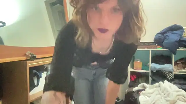 Snapshot of sum1betterthanmost chatting on 28, 10, 2025 sum1betterthanmost online show from 28, 10, 2025